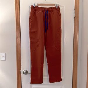 FIGS - Auburn Yola scrub pant and Catarina top - medium